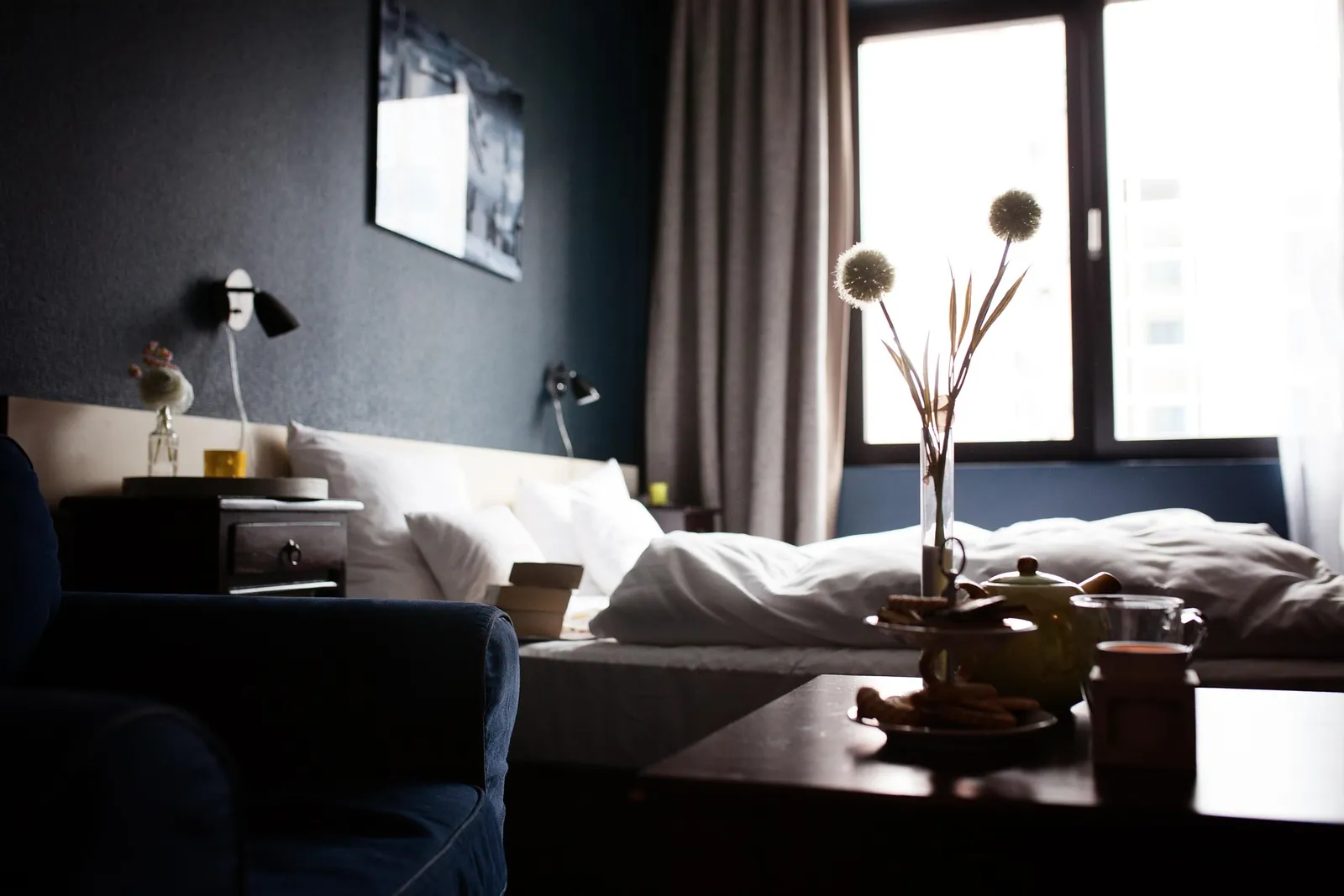 Chambre d'hôtel à l'ambiance feutrée : l'alternative aux pommeaux économiques préserve l'expérience client